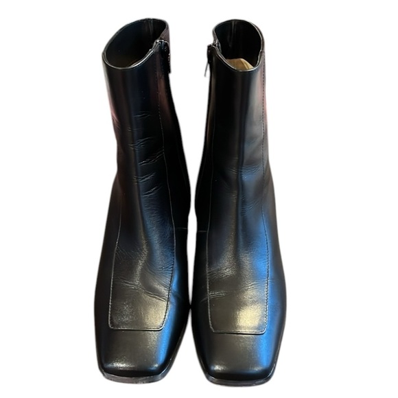Banana Republic Black Lucca Leather Ankle Boot Italy 2.5” Heel Side Zipper 9 - Picture 2 of 16